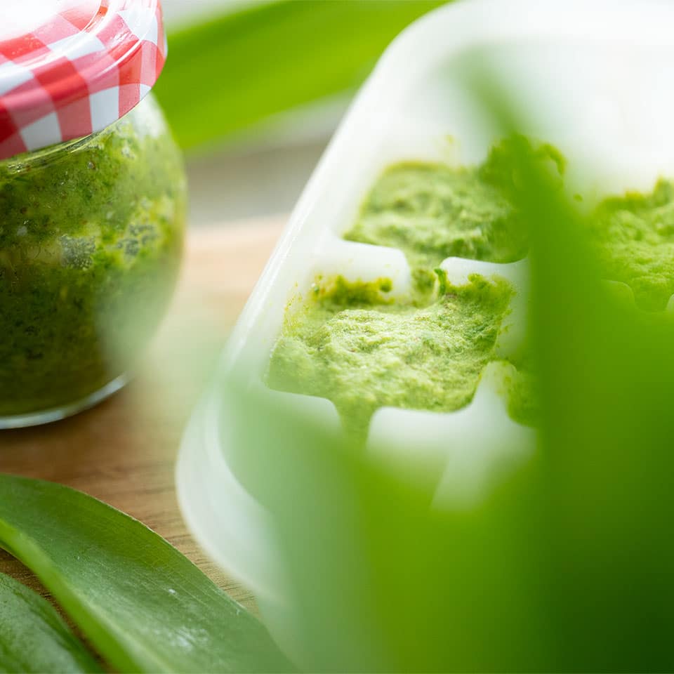 Store wild garlic in the form of ice cubes